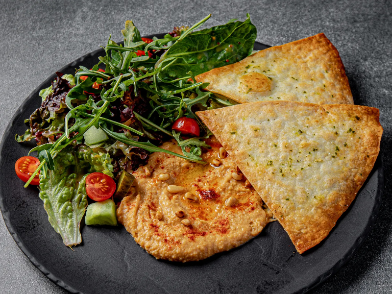 Салат с хумусом