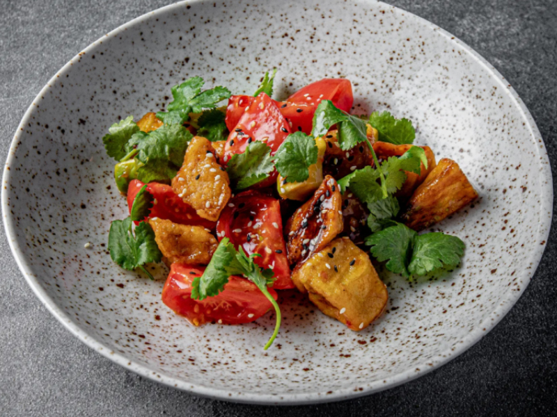 Салат с хрустящими баклажанами