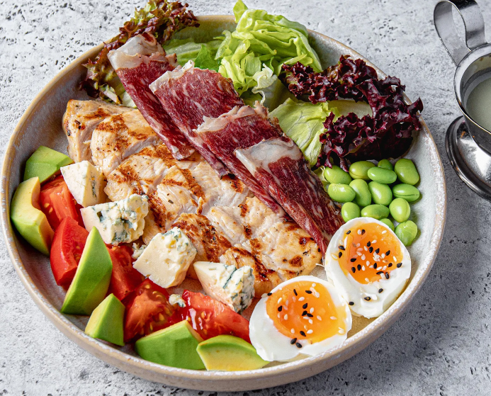 Кобб-салат с брезаолой