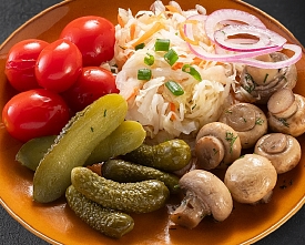 Ассорти из маринованных овощей