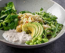 Салат с крабом и страчателлой